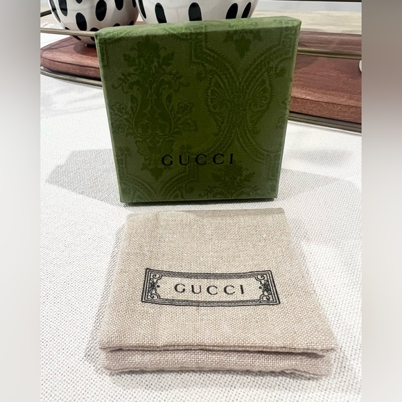 NIB Gucci Trademark Bracelet with Heart Pendant - Picture 8 of 8